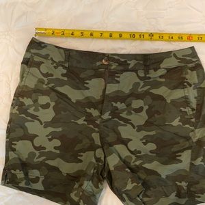 Old navy shorts size 10